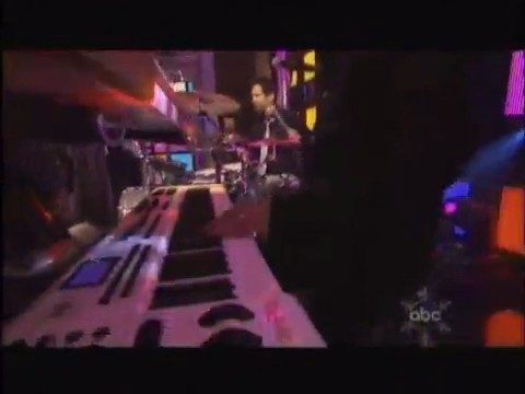 bscap0380 - Avril Lavigne live What the hell at Dick Clarks New Year