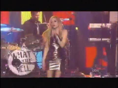 bscap0384 - Avril Lavigne live What the hell at Dick Clarks New Year