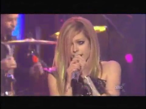 bscap0401 - Avril Lavigne live What the hell at Dick Clarks New Year
