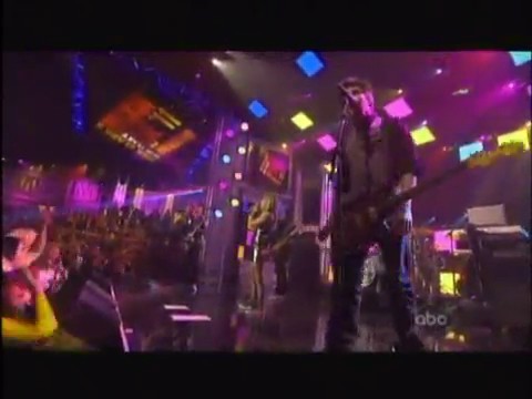 bscap0405 - Avril Lavigne live What the hell at Dick Clarks New Year