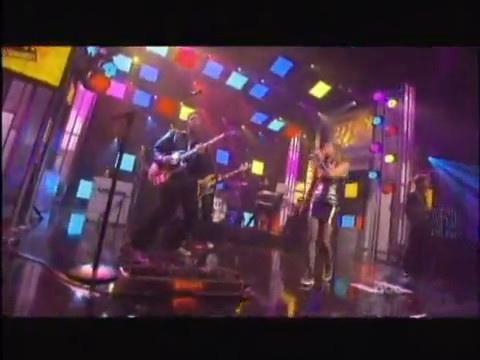bscap0422 - Avril Lavigne live What the hell at Dick Clarks New Year