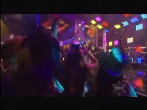bscap0436 - Avril Lavigne live What the hell at Dick Clarks New Year