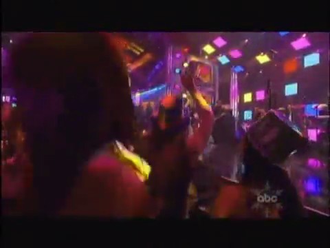 bscap0437 - Avril Lavigne live What the hell at Dick Clarks New Year