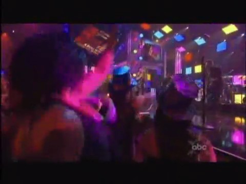 bscap0439 - Avril Lavigne live What the hell at Dick Clarks New Year