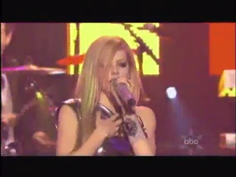 bscap0448 - Avril Lavigne live What the hell at Dick Clarks New Year