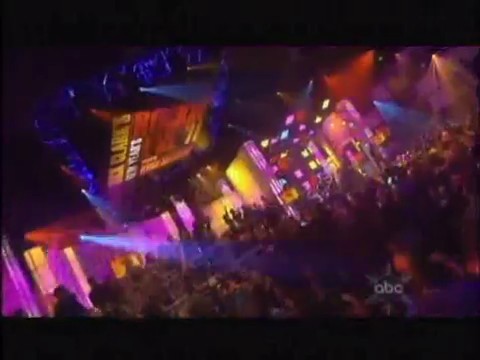 bscap0454 - Avril Lavigne live What the hell at Dick Clarks New Year