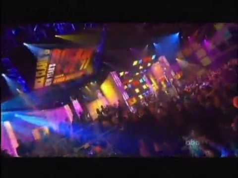 bscap0455 - Avril Lavigne live What the hell at Dick Clarks New Year