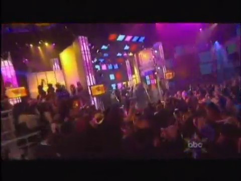 bscap0458 - Avril Lavigne live What the hell at Dick Clarks New Year