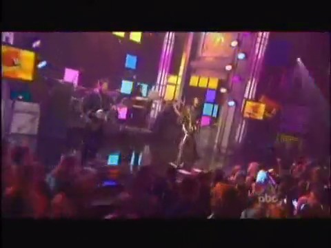 bscap0461 - Avril Lavigne live What the hell at Dick Clarks New Year