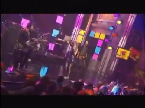 bscap0462 - Avril Lavigne live What the hell at Dick Clarks New Year