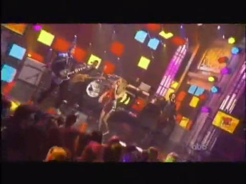 bscap0464 - Avril Lavigne live What the hell at Dick Clarks New Year