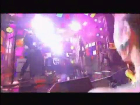 bscap0474 - Avril Lavigne live What the hell at Dick Clarks New Year
