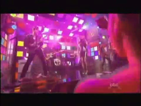 bscap0475 - Avril Lavigne live What the hell at Dick Clarks New Year