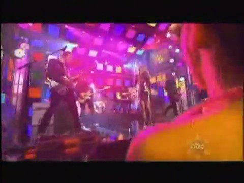 bscap0476 - Avril Lavigne live What the hell at Dick Clarks New Year