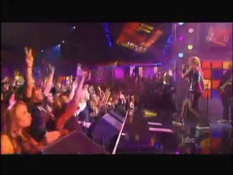 bscap0477 - Avril Lavigne live What the hell at Dick Clarks New Year