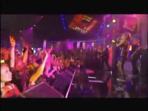 bscap0478 - Avril Lavigne live What the hell at Dick Clarks New Year