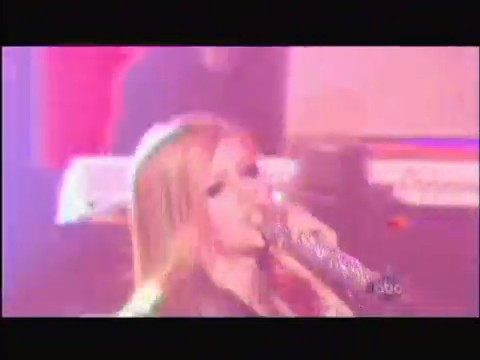 bscap0484 - Avril Lavigne live What the hell at Dick Clarks New Year