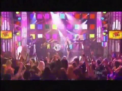 bscap0490 - Avril Lavigne live What the hell at Dick Clarks New Year