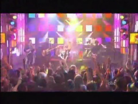 bscap0493 - Avril Lavigne live What the hell at Dick Clarks New Year