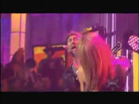 bscap0498 - Avril Lavigne live What the hell at Dick Clarks New Year