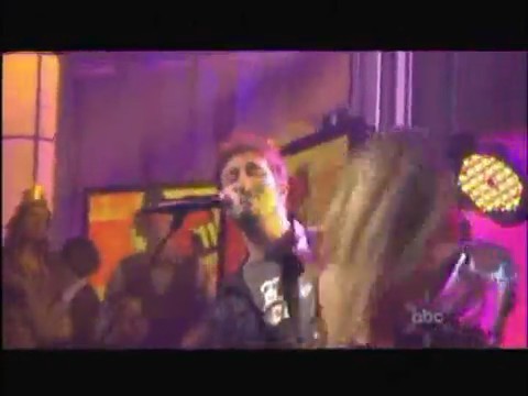 bscap0499 - Avril Lavigne live What the hell at Dick Clarks New Year