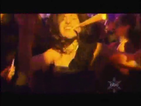 bscap0500 - Avril Lavigne live What the hell at Dick Clarks New Year