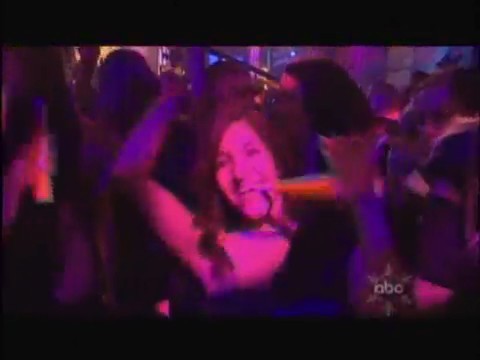 bscap0502 - Avril Lavigne live What the hell at Dick Clarks New Year