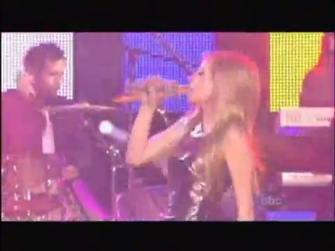 bscap0509 - Avril Lavigne live What the hell at Dick Clarks New Year