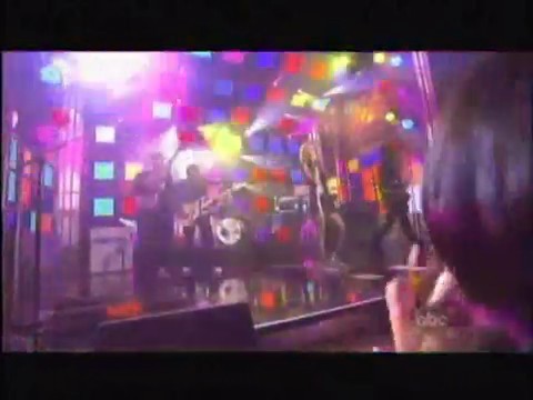 bscap0515 - Avril Lavigne live What the hell at Dick Clarks New Year
