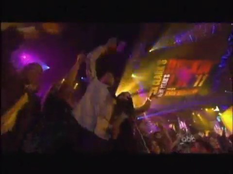 bscap0520 - Avril Lavigne live What the hell at Dick Clarks New Year