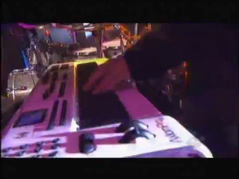 bscap0522 - Avril Lavigne live What the hell at Dick Clarks New Year