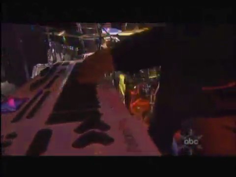 bscap0524 - Avril Lavigne live What the hell at Dick Clarks New Year