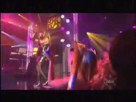 bscap0567 - Avril Lavigne live What the hell at Dick Clarks New Year