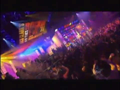 bscap0601 - Avril Lavigne live What the hell at Dick Clarks New Year
