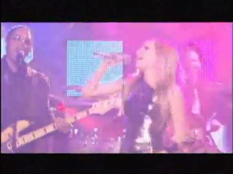 bscap0633 - Avril Lavigne live What the hell at Dick Clarks New Year