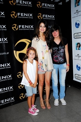 normal_013 - February 4th - Meet N Greet at Argentina Concert
