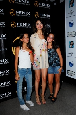 normal_014 - February 4th - Meet N Greet at Argentina Concert