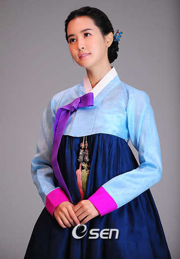 Costum de insotitoare in afara palatului - Poze costume traditionale  coreene