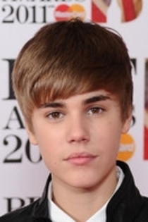 Justin+Bieber+BRIT+Awards+2011+Winners+Boards+o5YfKxkKojdl_002 - puzlle 2