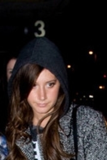 Ashley+Tisdale+Ashley+Tisdale+LAX+xN0OWKqu6Kfl_002