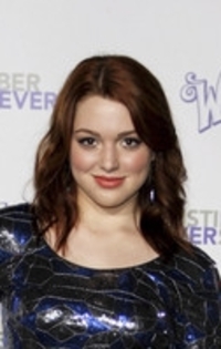 Jennifer+Stone+Los+Angeles+premiere+Justin+EOMMDuhhxz9l_002