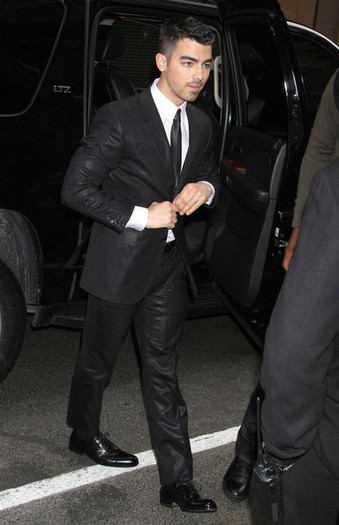 Joe+Jonas+Joe+Jonas+Arriving+Calvin+Klein+z67YiDJY5pnl - Joe Jonas Arriving For The Calvin Klein Men s Fashion Show