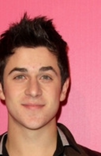 David+Henrie+Weekly+Hot+Hollywood+Arrivals+i_1VR-Juo6bl_002 - puzlle016