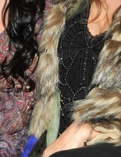 Vanessa+Hudgens+Anna+Sui+Front+Row+Fall+2011+lGAsykcQqt6l_005 - puzlle022