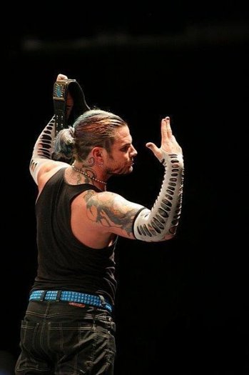 37401_128167183889899_100000898538357_143774_5982391_n - Jeff Hardy