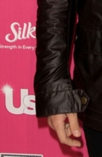 David+Henrie+Weekly+Hot+Hollywood+Arrivals+i_1VR-Juo6bl_007 - puzle cu vedete