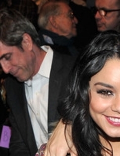 Vanessa+Hudgens+Anna+Sui+Front+Row+Fall+2011+lGAsykcQqt6l_001