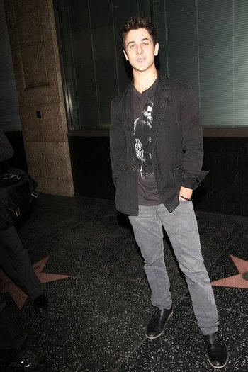 180470_111013232309409_108464925897573_83764_6890177_n - David Henrie