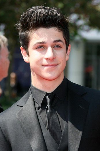 180578_111012935642772_108464925897573_83756_4157333_n - David Henrie