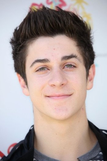 180582_111012905642775_108464925897573_83755_2917763_n - David Henrie